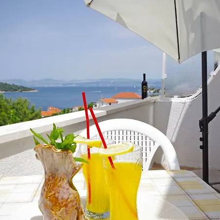 Apartment Mia Solta Necujam